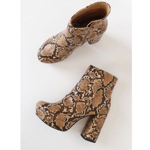 Steve Madden Grate platform ankle boot snake
